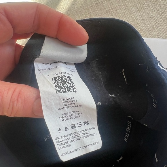 Puma cap navy excellent condition L/XL Navy elastic inside strap. Super soft - Picture 10 of 12